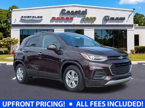 Used 2020 Chevrolet Trax LT w/ LT Convenience Package FWD image 1