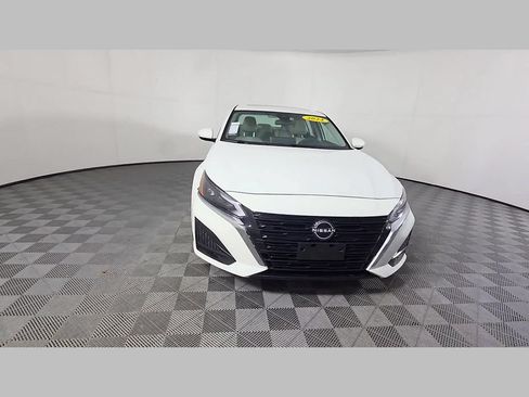 Used 2024 Nissan Altima 2.5 SV w/ SV Premium Package FWD image 53