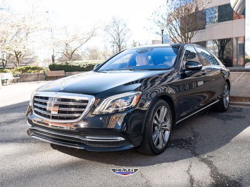 Used 2019 Mercedes-Benz S 560 Sedan w/ Premium Package image 3