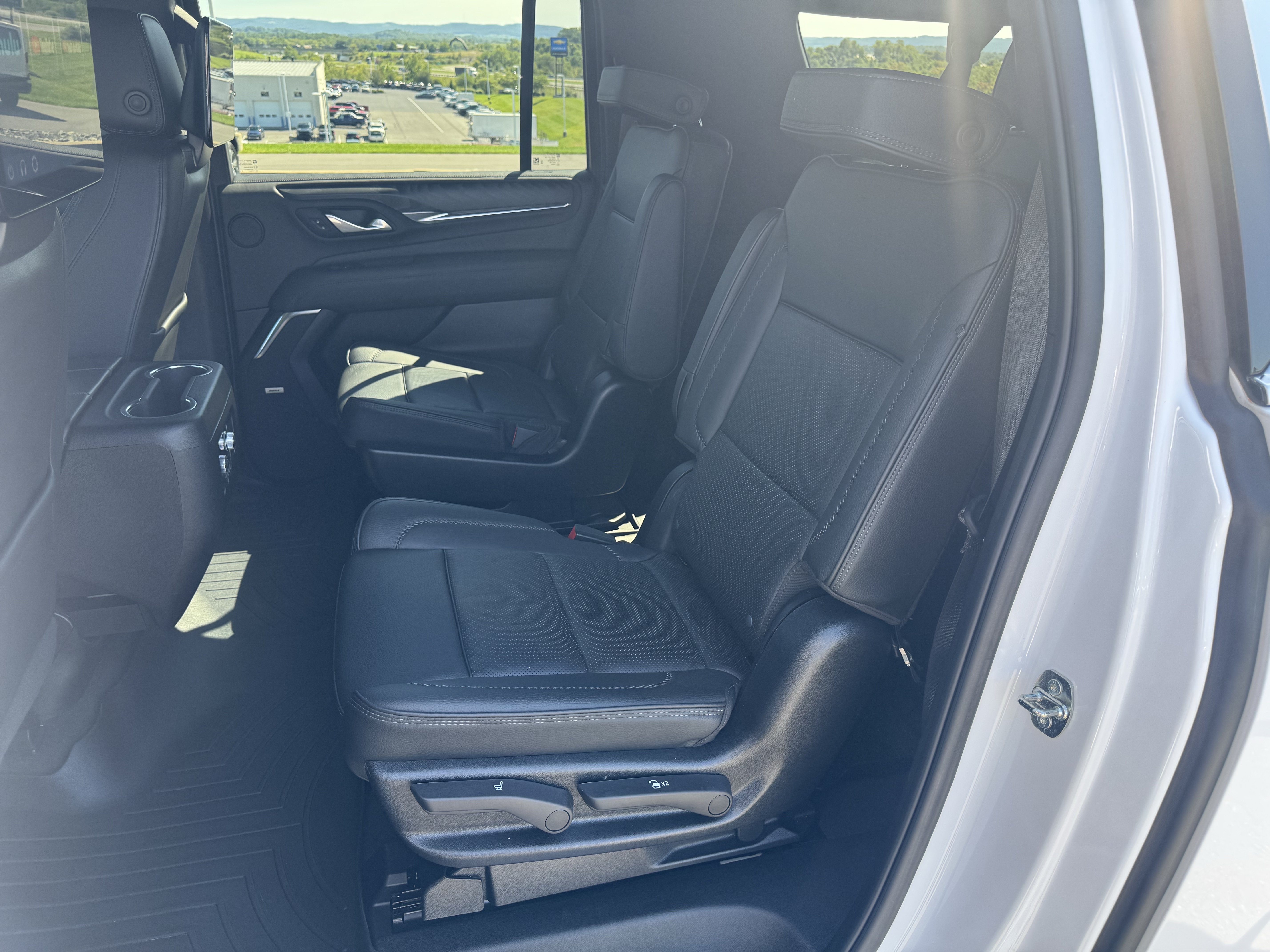 Used 2023 GMC Yukon XL Denali AWD/4WD image 13