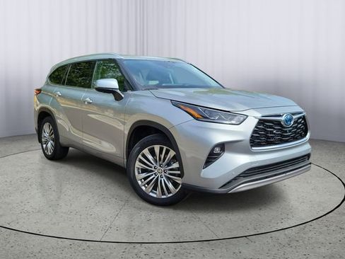 Used 2023 Toyota Highlander Platinum AWD/4WD image 1