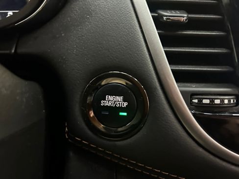 Used 2022 Chevrolet Trax LT w/ LT Convenience Package image 24