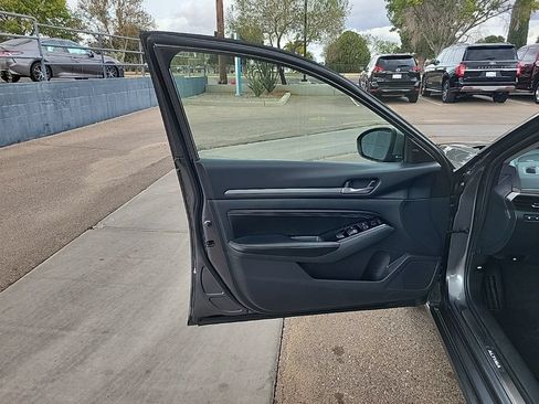 Used 2022 Nissan Altima 2.5 SL AWD/4WD image 11