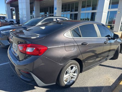 Used 2017 Chevrolet Cruze LT w/ RS Package image 4