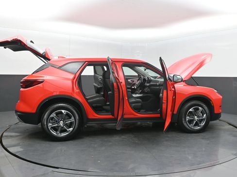 Used 2025 Chevrolet Blazer LT AWD/4WD image 46