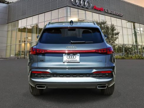 Used 2025 Audi Q5 Premium w/ Convenience Package AWD/4WD image 3