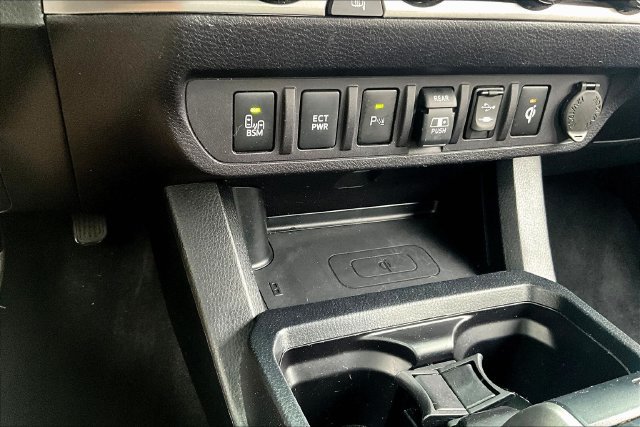 Used 2018 Toyota Tacoma Limited AWD/4WD image 17