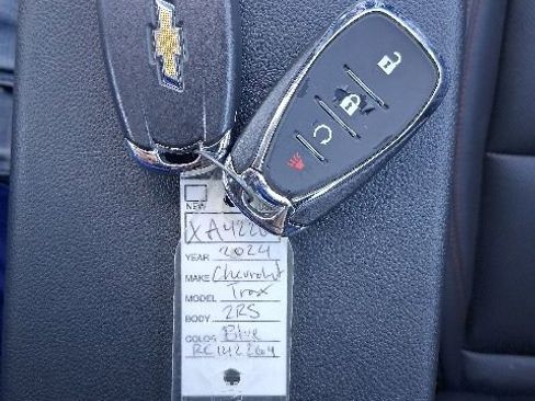 Used 2024 Chevrolet Trax RS w/ Sunroof Package FWD image 21