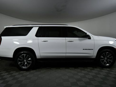 Used 2023 Chevrolet Suburban RST w/ Luxury Package image 15