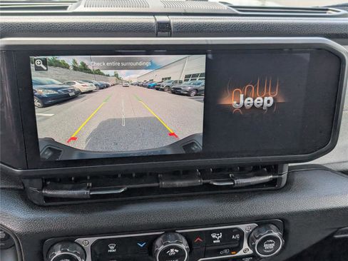 Used 2025 Jeep Gladiator Sport AWD/4WD image 27