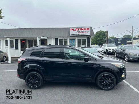 Used 2018 Ford Escape SE w/ SE Sport Appearance Package AWD/4WD image 2