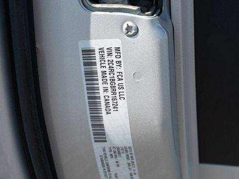 Certified 2024 Chrysler Pacifica Touring-L FWD image 9