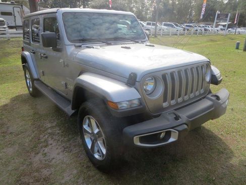 Used 2021 Jeep Wrangler Unlimited Sahara AWD/4WD image 4
