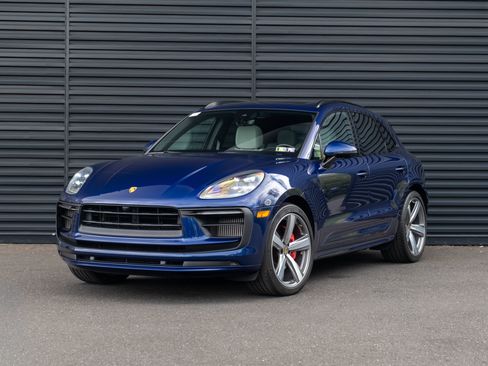 Certified 2022 Porsche Macan S AWD/4WD image 1