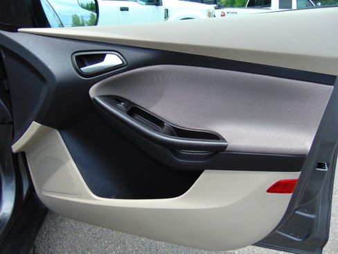 Used 2013 Ford Focus SE FWD image 46