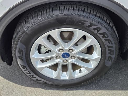Certified 2022 Ford Escape SE FWD image 9