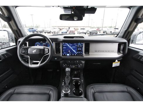 Used 2026 Ford Bronco Outer Banks AWD/4WD image 12