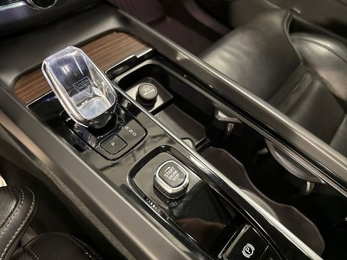 Certified 2023 Volvo XC60 B5 Ultimate w/ Climate Package AWD/4WD image 18