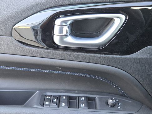 New 2026 Jeep Compass Latitude AWD/4WD image 19