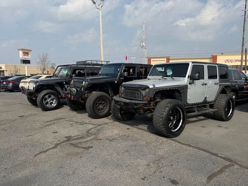 Used 2012 Jeep Wrangler Unlimited Sport image 4