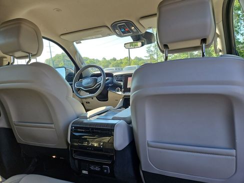 Used 2024 Jeep Wagoneer L Series II w/ Flexible Seating Group AWD/4WD image 18