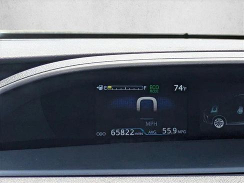 Used 2022 Toyota Prius XLE image 12