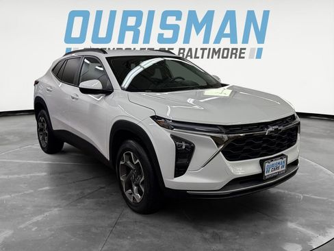 Used 2025 Chevrolet Trax LT w/ Driver Confidence Package image 1