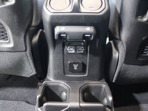 Used 2025 Jeep Wrangler Unlimited Rubicon image 22