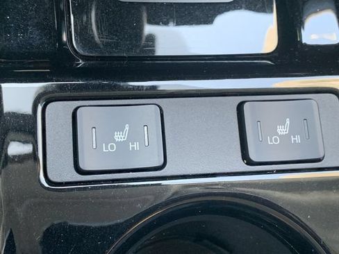 Used 2019 Toyota Prius XLE FWD image 27