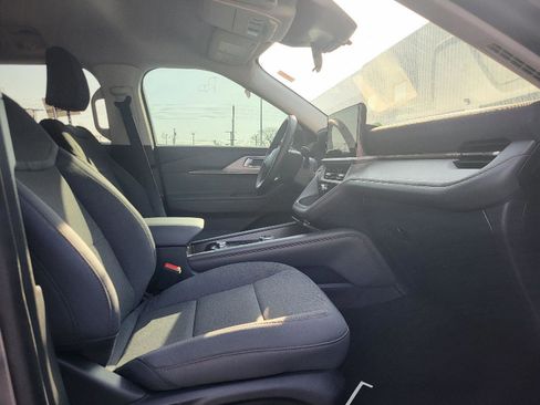 Used 2025 Ford Explorer Active image 13