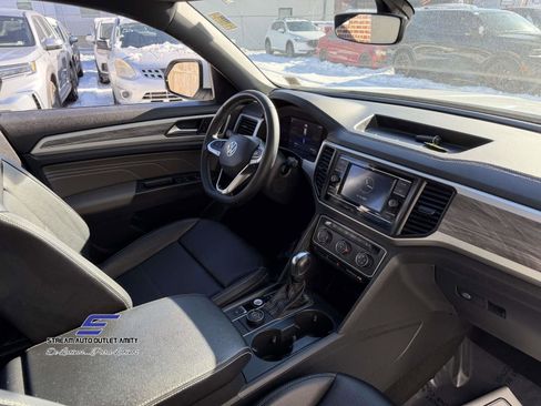 Used 2022 Volkswagen Atlas Cross Sport SE image 15