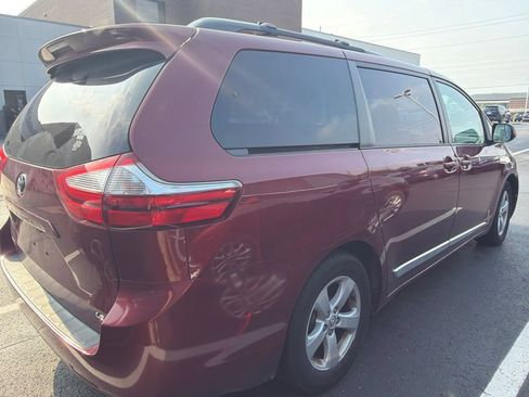 Used 2015 Toyota Sienna LE FWD image 3