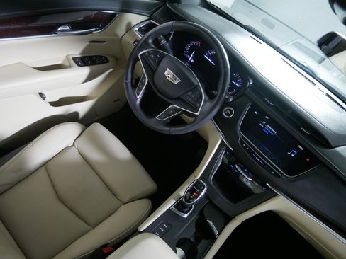 Used 2017 Cadillac XT5 Luxury w/ Driver Awareness Package image 9