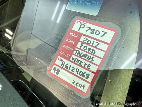 Used 2017 Ford Taurus Limited FWD image 29
