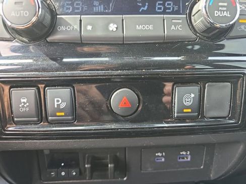 Used 2024 Nissan Titan PRO-4X image 30