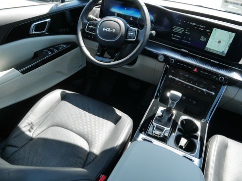 Used 2024 Kia Carnival SX Prestige FWD image 9