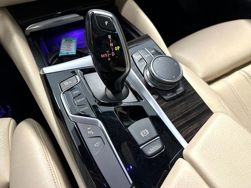 Used 2018 BMW 530i w/ Premium Package image 45