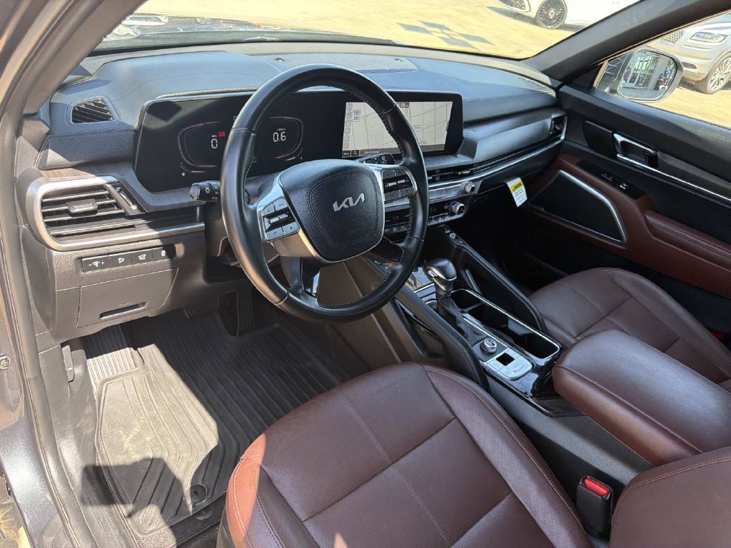 Used 2023 Kia Telluride EX w/ EX Captain's Chair Package FWD image 21