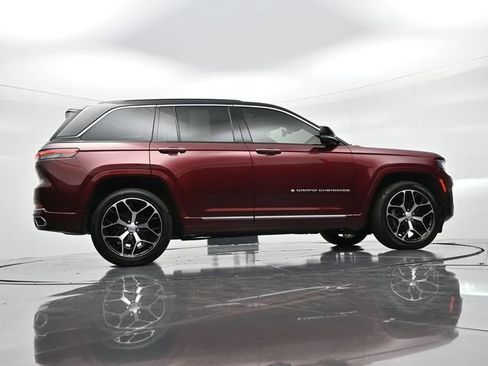 Used 2025 Jeep Grand Cherokee Summit AWD/4WD image 25