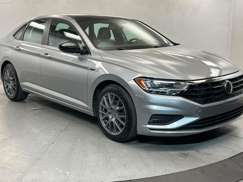 Used 2020 Volkswagen Jetta R-Line w/ R-Line Cold Weather Package FWD image 7