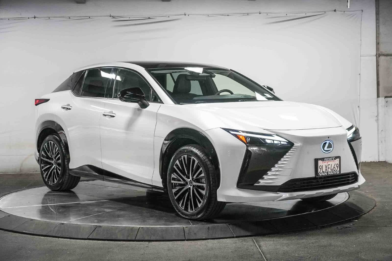 Used 2023 Lexus RZ 450e Premium w/ Technology Package AWD/4WD image 8