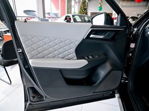 Used 2024 Mitsubishi Outlander SEL Black Edition image 16