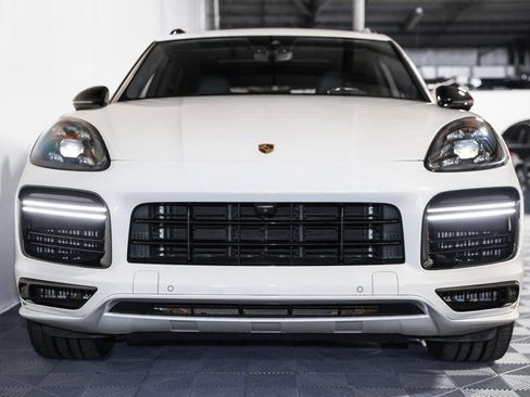 Used 2019 Porsche Cayenne Turbo image 18