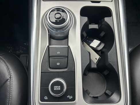Used 2022 Ford Explorer XLT w/ Equipment Group 202A AWD/4WD image 15