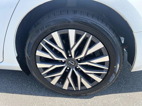 Certified 2024 Nissan Altima 2.5 SV FWD image 11