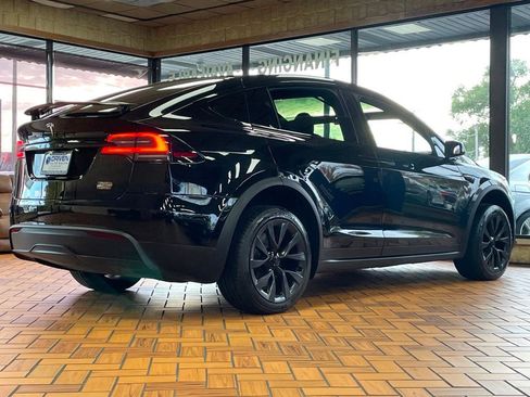Used 2022 Tesla Model X Plaid image 11