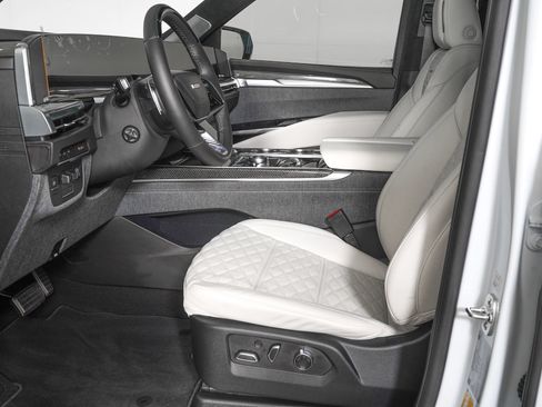 Used 2026 Cadillac Escalade V w/ LPO, ONYX Package AWD/4WD image 16
