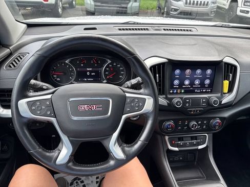 Used 2022 GMC Terrain SLT w/ LPO, Floor Liner Package AWD/4WD image 10