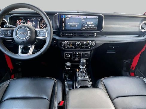 Used 2024 Jeep Wrangler Unlimited Sahara AWD/4WD image 15