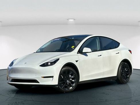Used 2024 Tesla Model Y Long Range image 2